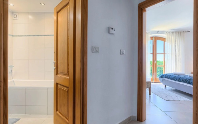 Bibali in Bibali With 3 Bedrooms and 3 Bathrooms