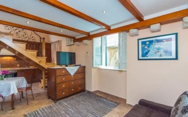 Amoret Apartments