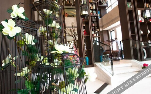 Elong Deluxe International Hotel (Yingcheng Plaza Yigou City)