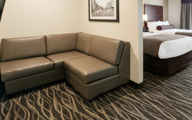 Cobblestone Hotel & Suites - Appleton International Airport