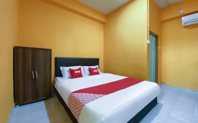 Super OYO 90039 Coop Hotel Kangar