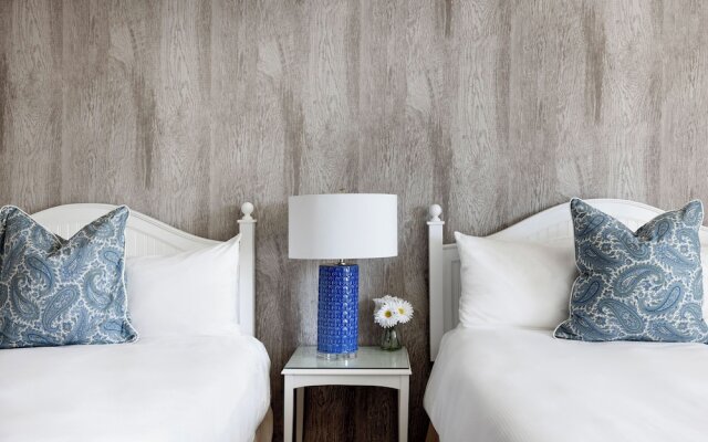 The Boathouse Waterfront Hotel & Marina