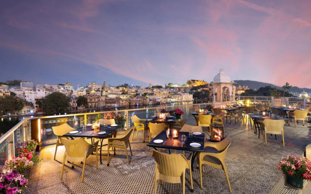 Hotel Sarovar on Lake Pichola