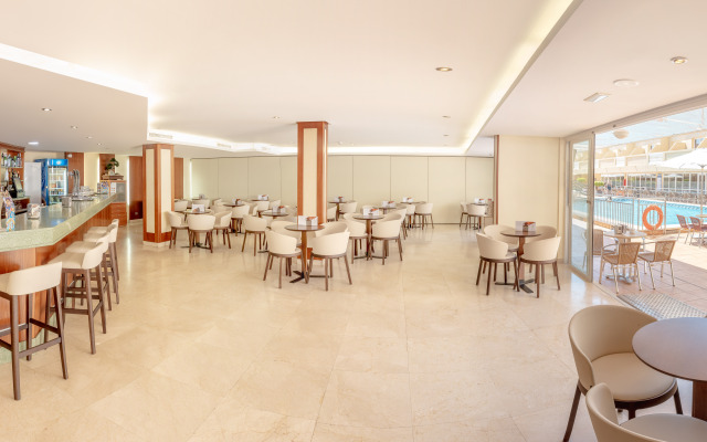 RH Casablanca & Suites Hotel