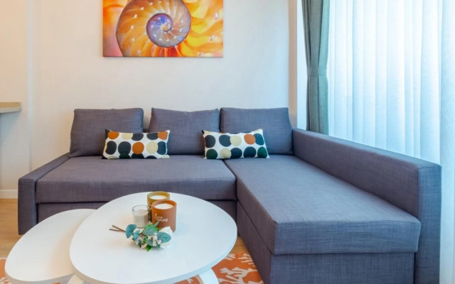 Spectacular Flat Near Bull Statue in Kadikoy