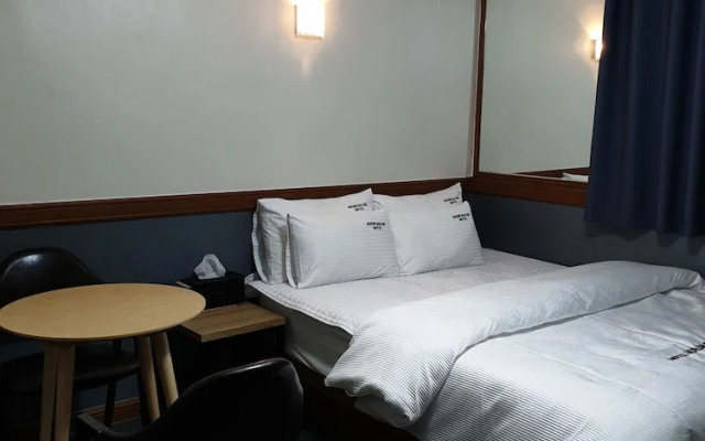 Motel Good Guy