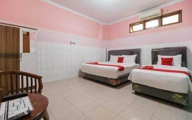RedDoorz Plus @ Jalan Gatot Subroto Medan