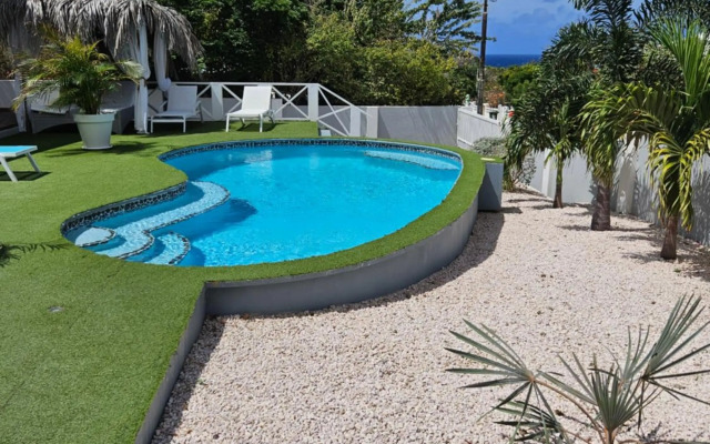 Villa Raven`s Paradise (Gris)