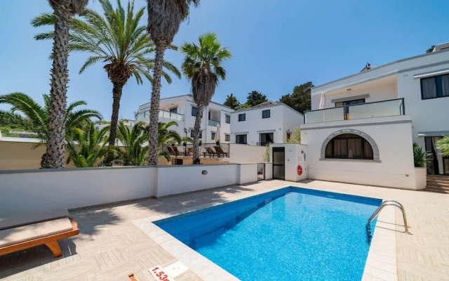 Villa Hibiscus 3 Bedroom Villa With Private Pool