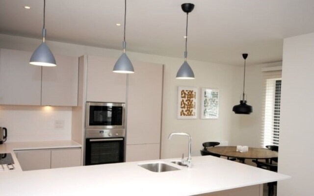 8 The Salterns, Chichester 402400