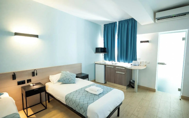 Day's Inn Hotel and Residence