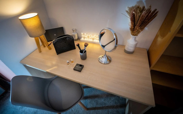 Charming 2-bed Apartment in Windsor - Free Parking