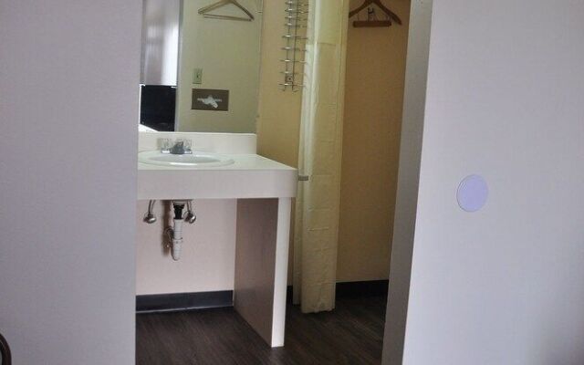 OYO Malden Airport Inn