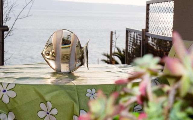 Apartments by the sea Krilo Jesenice, Omis - 14459