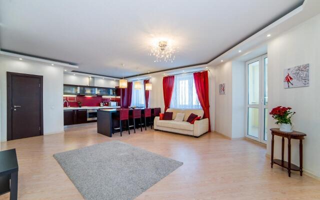 Европа Центр на улице Фролова 31