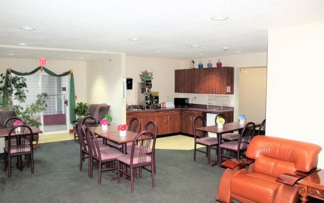 AmeriVu Inn & Suites - Cumberland