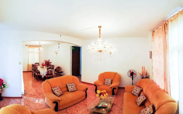 Charming 2-bed House in Chemin Grenier