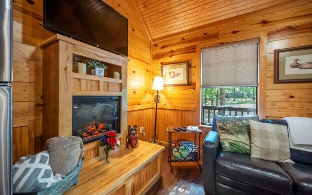 Sunset Ridge Cozy Cabin for 6