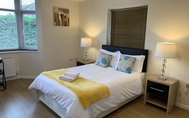 6 Bed House with 2 En-Suites