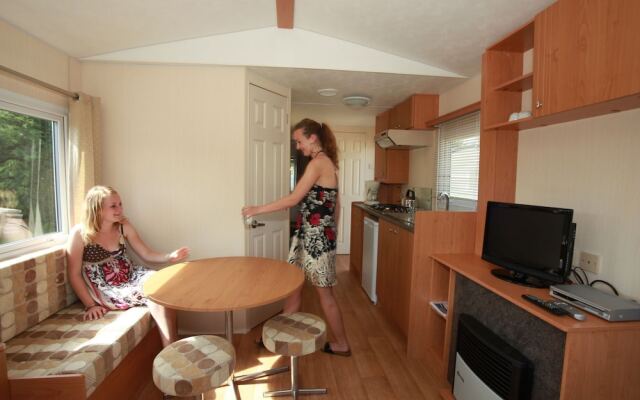Comfortable, Carefully Furnished Chalet, Near the Wadden Sea