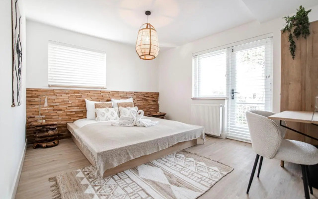 Marley’s Beachhouse - Luxury Guest Room with balcony