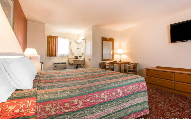 Rodeway Inn Fallbrook Downtown