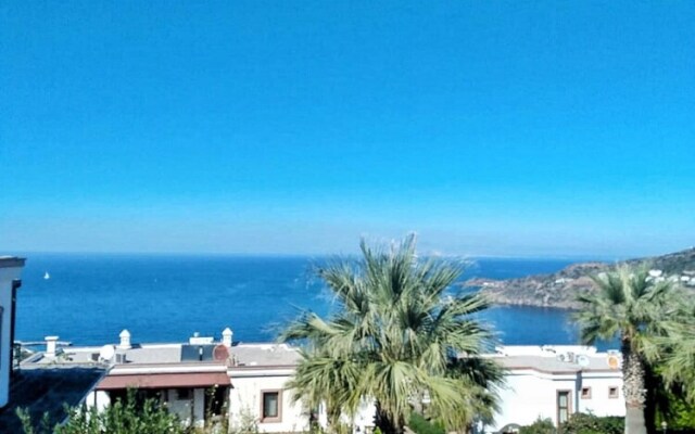 Flat in Yalikavak With Sea View and Shared Pool