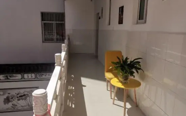 Dali Mountain Ling Inn (Century Middle School)