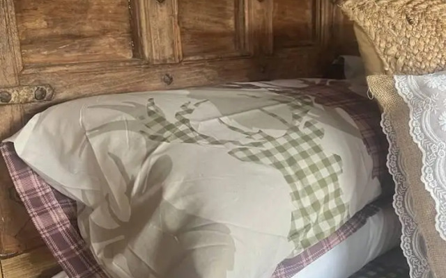 Bridie Rose - hot tub Extra Charge Exotic Animals