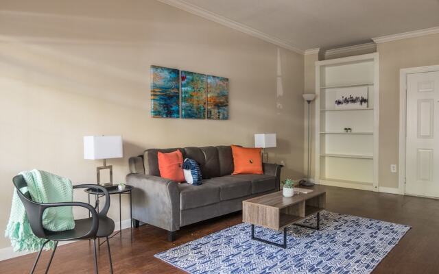 Modern Downtown Apartments by Frontdesk