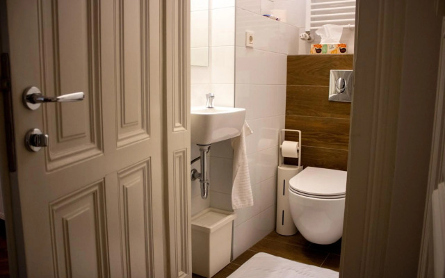 Main Street Apartment Mila