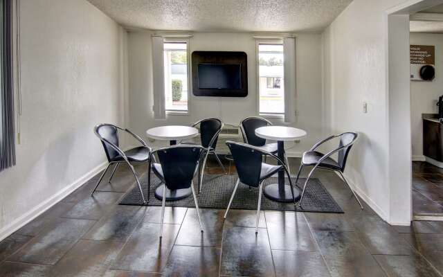 Motel 6 Union City, GA - Atlanta Airport