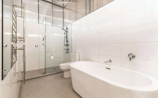 Ensuite Room In Unique K Road Apartment