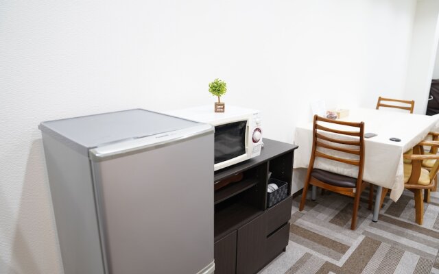 Metro Hanazonocho Apartment 1