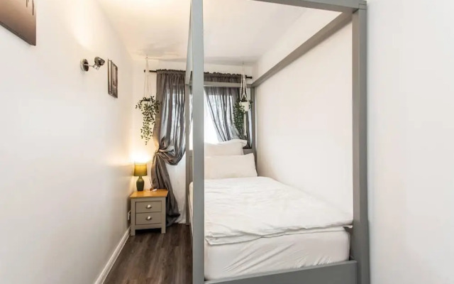 Immaculate 2-bed Apartment in Dagenham