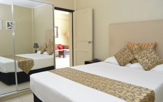 Chantilly's On The Bay