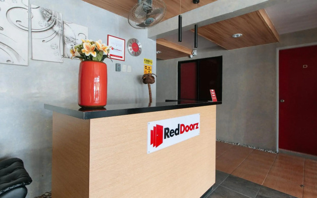RedDoorz near Christ the King Medical Center