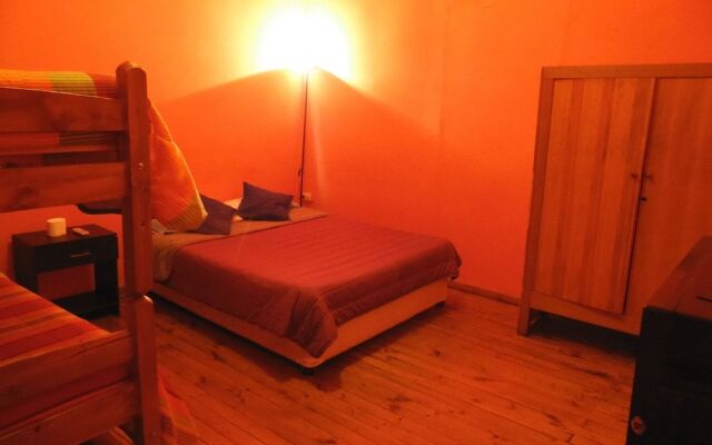 Hostal Tricontinental