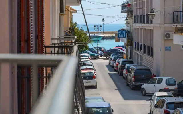Elegant City Apartment - 250m From Solomos Square