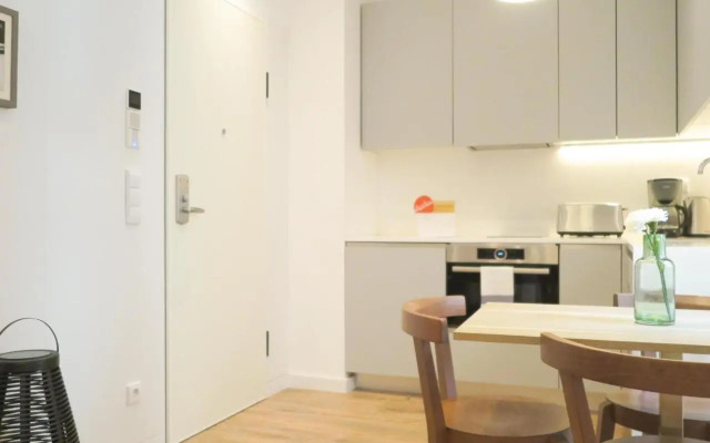 Chiado modern apt with ac elevator green terrace