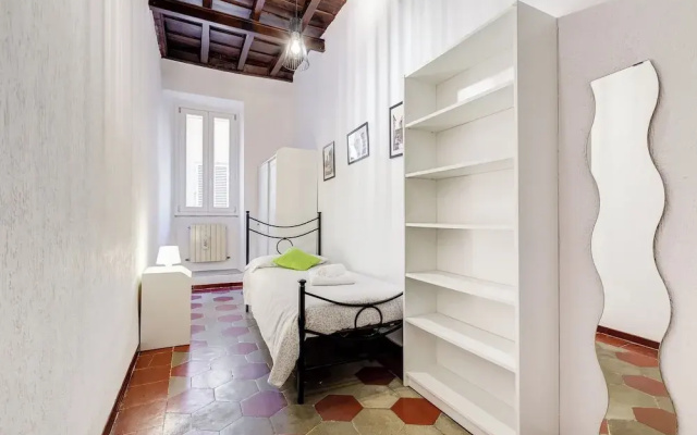 Spanish Steps Spacious Apartment
