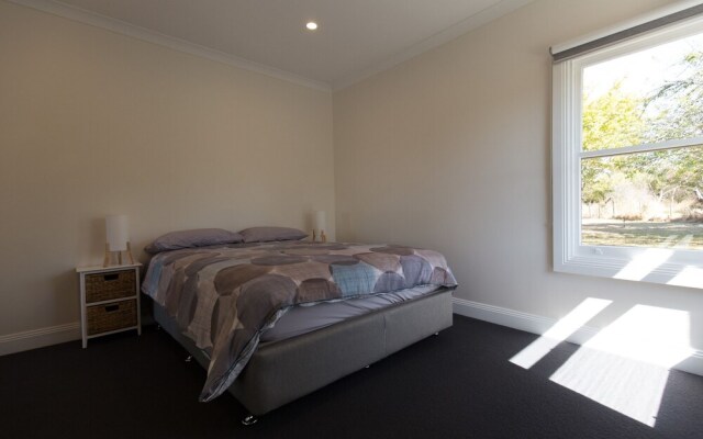 Leichhardt Farm Cottages