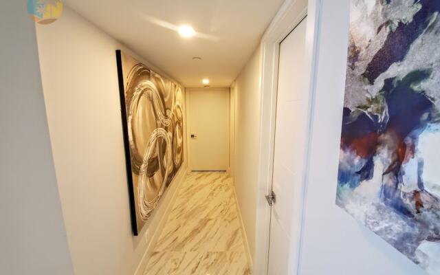 Alexander 1103 4 Bedroom Apts by RedAwning