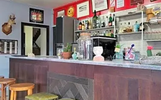 Hotel Restaurant Carrier