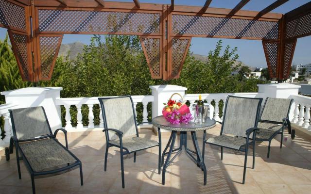Crithoni's Paradise Hotel