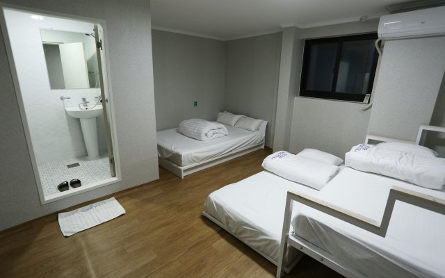 Star Hostel Myeongdong Family