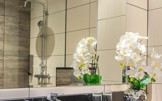 Plaza Premium Grand Winston Hotel