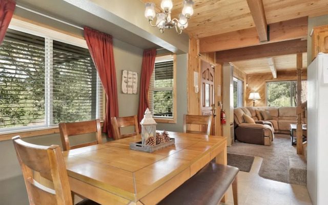 2166-alpine Adventure 5 Bedroom Home by RedAwning