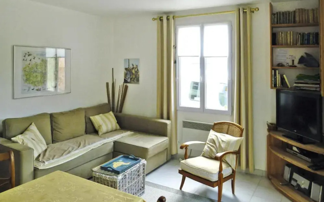 Beachside Flat With Sunny Patio