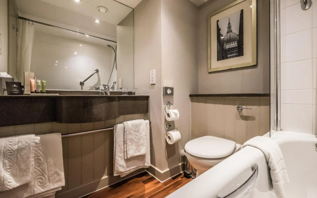 St. Pancras London, Autograph Collection ®